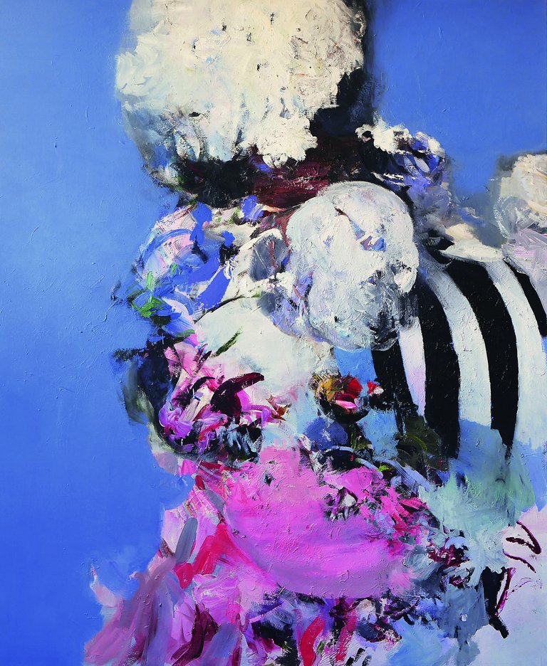 Auf einem blauen Hintergrund vermischen sich Blau, Pink, Schwarz und Weiß zu einem abstrakten Gemälde.