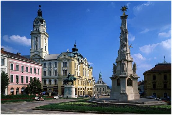 Ein Platz im Zentrum von Pécs, Ungarn