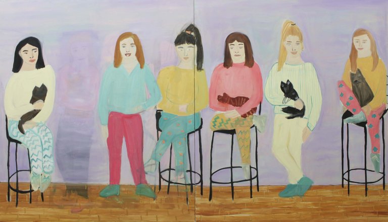Gemälde mit sitzenden und stehenden Frauen vor violettem Hintergrund. Einige haben eine Katze auf dem Arm. 